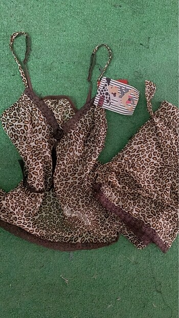 Leopar pijama takımı