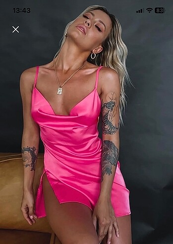Pembe saten gecelik