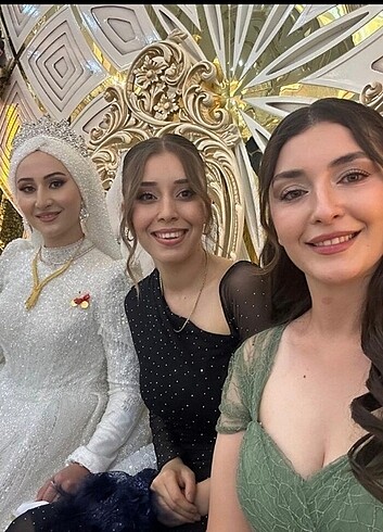1 kez giyildi yeşil elbise çok iyi durumda