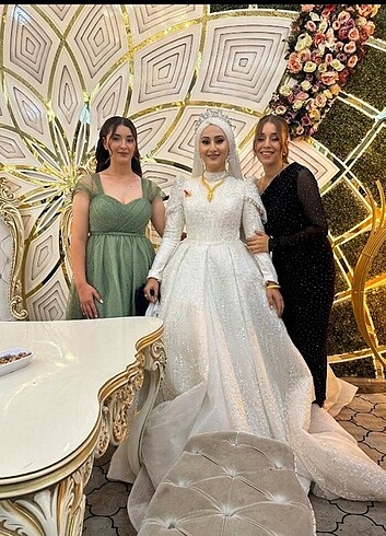 42 Beden 1 kez giyildi yeşil elbise çok iyi durumda