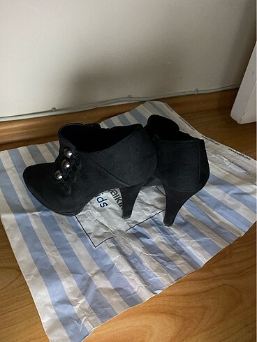 Deichmann Kadın süet topuklu bootie