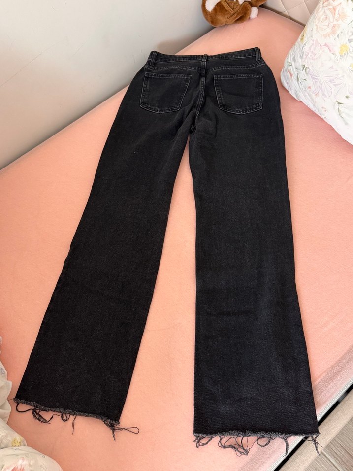 Siyah Yırtık Detaylı Bol Kesim Midi Kot Pantolon - Görsel 3