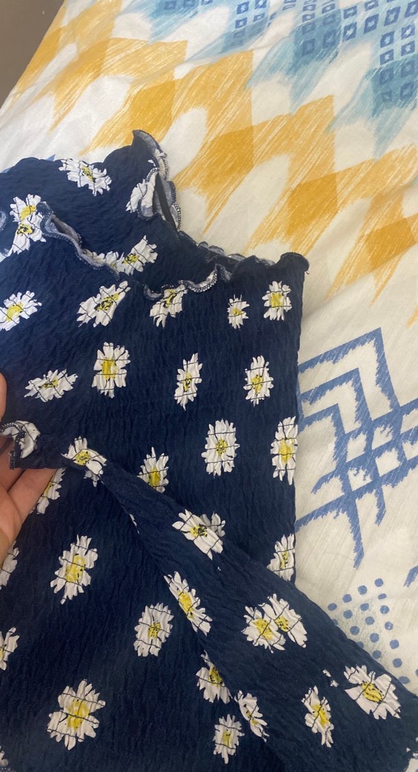 Kısa Kollu Çiçek Desenli Fırfırlı Bluz - Görsel 3