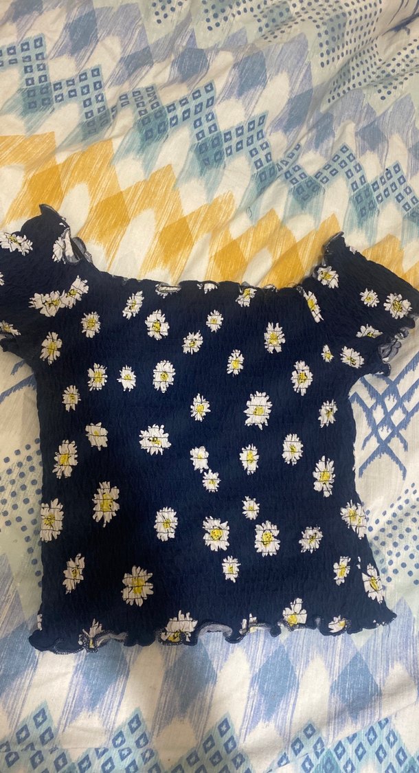 Kısa Kollu Çiçek Desenli Fırfırlı Bluz - Görsel 4