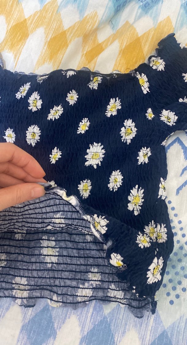 Kısa Kollu Çiçek Desenli Fırfırlı Bluz - Görsel 2