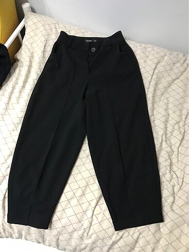 Yeni bilekten hafif yukarı bol pantalon