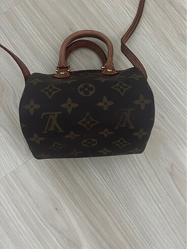 Louis Vuitton mini çanta
