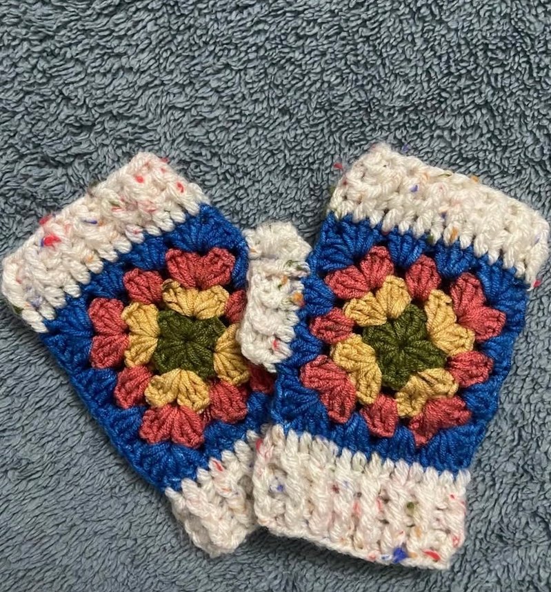 Renkli Örgü Kadın Eldivenleri - Görsel 2