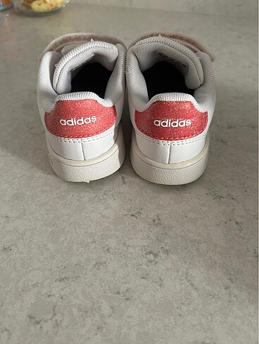 26 Beden Adidas spor ayakkabı