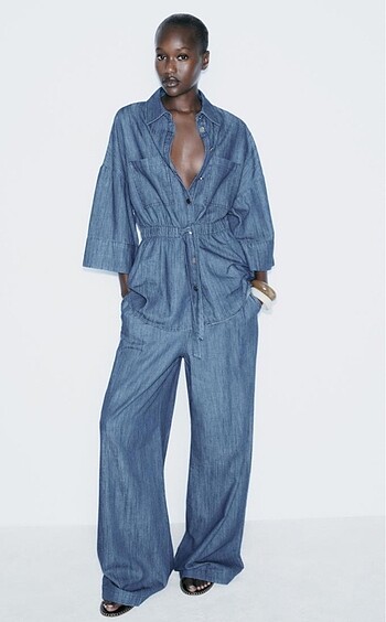 LOOSE FIT WIDE LEG JEAN