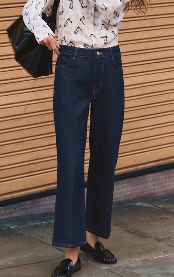 STRAIGHT-LEG HIGH-WAIST JEAN