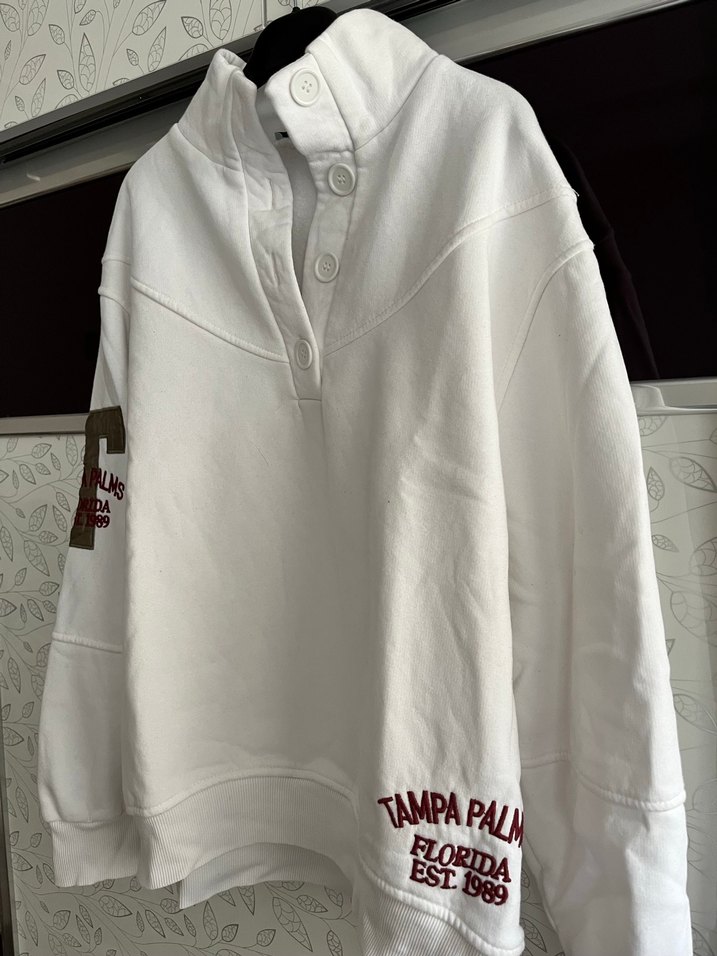 Düğmeli Beyaz Yüksek Yaka Kadın Sweatshirt - Görsel 3
