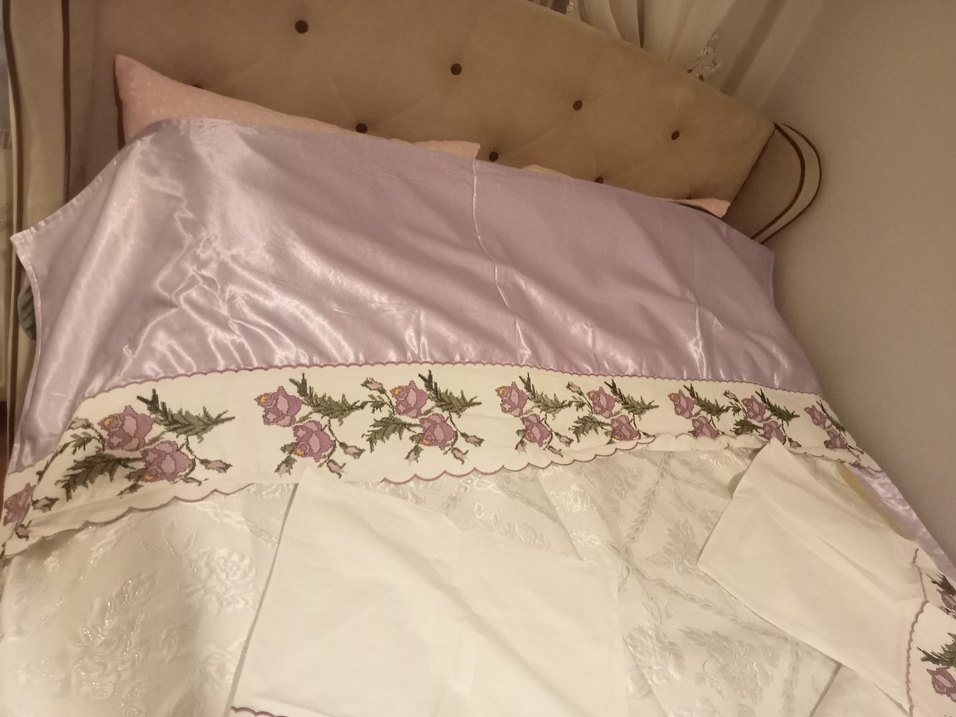 Nakışlı Beyaz Pastel Yatak Örtüsü - Görsel 3