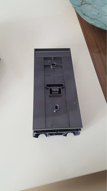  Beden Dyson V15 duvar aparatı