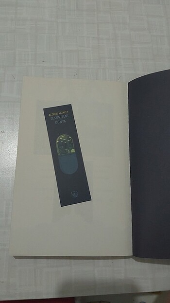Beden Renk Cesur yeni dünya / Aldous Huxley