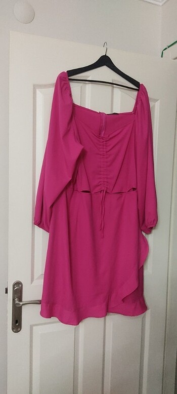 Pembe elbise 