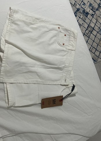 Levis 501 Beyaz Denim Sort Rahat Ve Sik Yazlik Secim