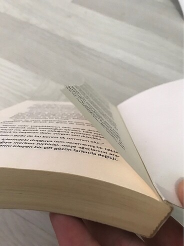 Beden Renk Şu saatte Orda mıydın(son sayfası yırtık kitap)