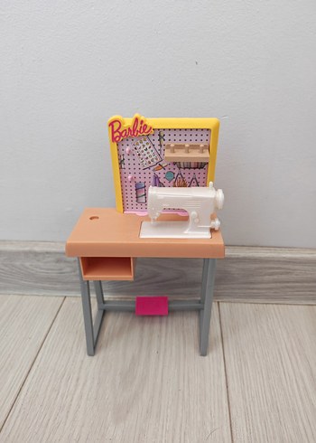 Barbie Mini Dikiş Makinesi ve Masası