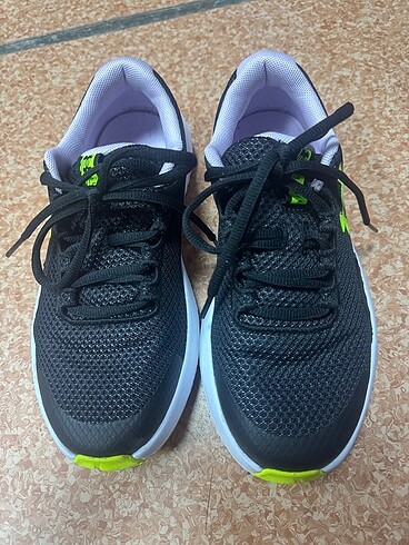 Under armour 36,5
