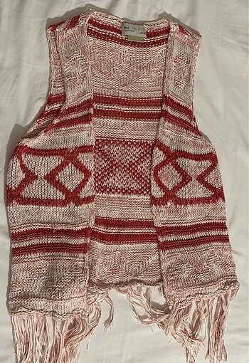 Bershka Püsküllü Yelek