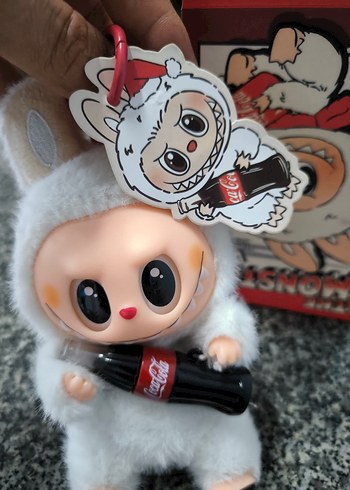 Beyaz Peluş Oyuncak Coca-Cola Şişesi ile labubu