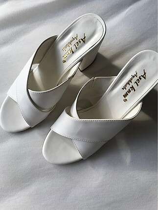 Topuklu beyaz ayakkabi - Görsel 3