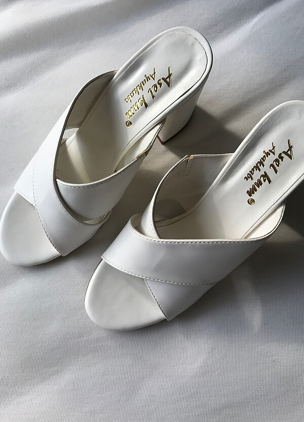 Topuklu beyaz ayakkabi - Görsel 3