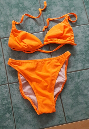 turuncu bikini