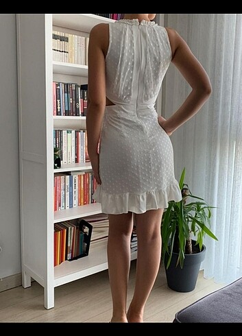 Trendyol & Milla Beyaz yanları dekolteli elbise