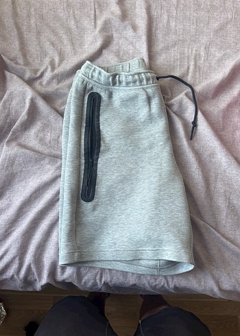 l Beden Nike tech şort