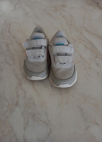 23 Beden gri Renk 23 numara adidas spor ayakkabi