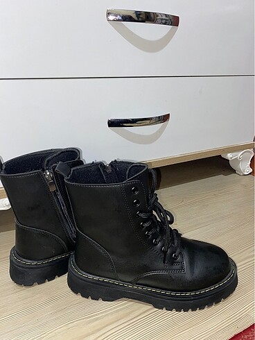 38 Beden siyah Renk Bağcıklı bot