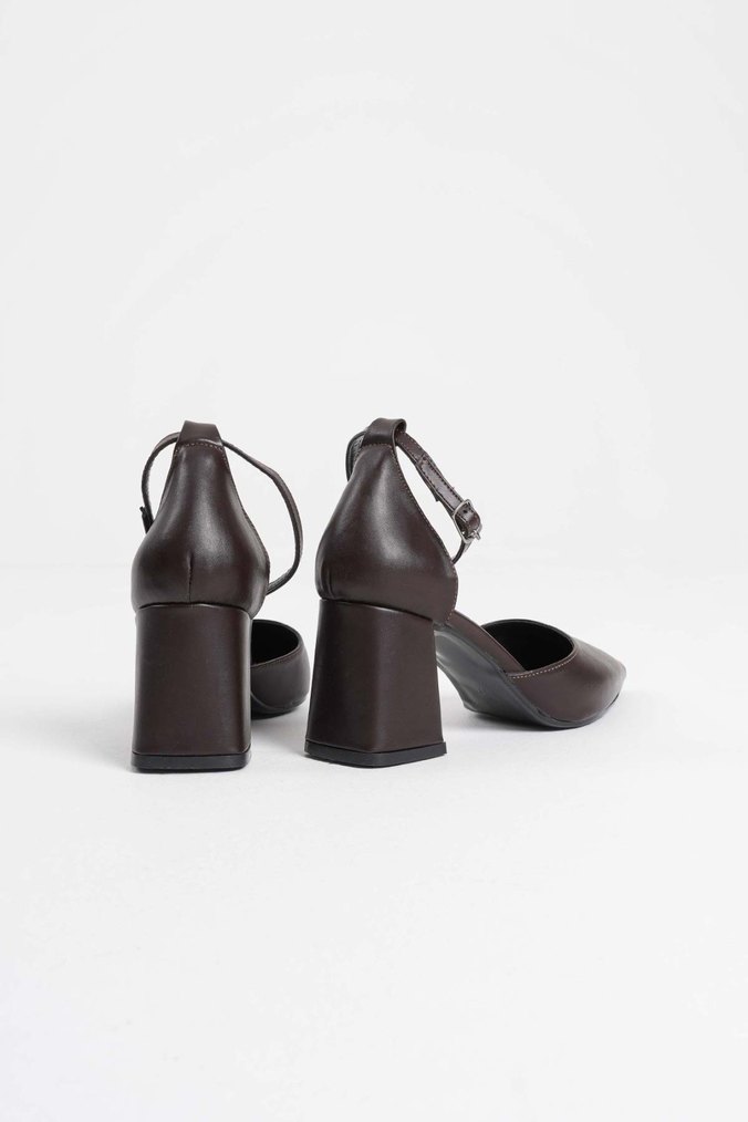 Kahverengi Deri Tokalı Kadın Topuklu Ayakkabı - Görsel 5