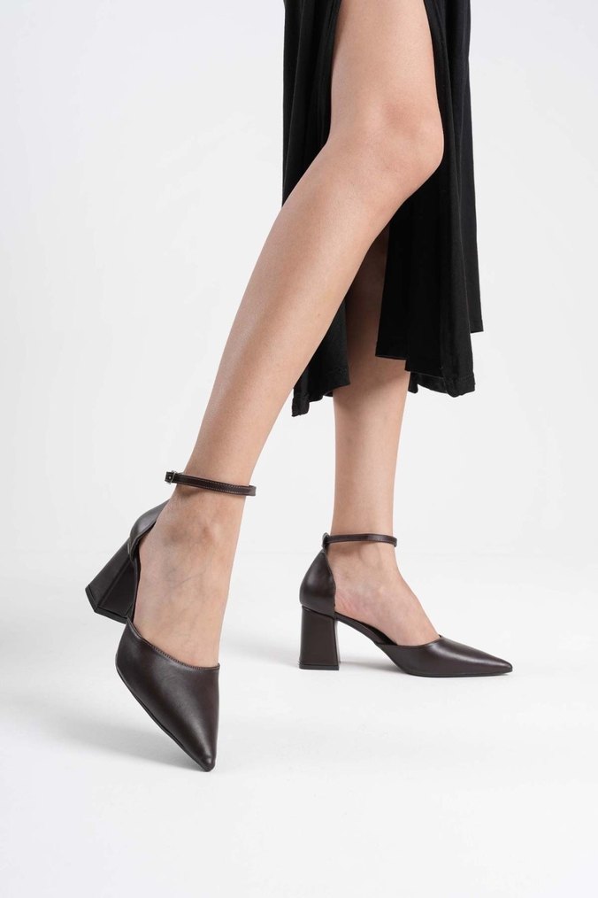 Kahverengi Deri Tokalı Kadın Topuklu Ayakkabı - Görsel 3