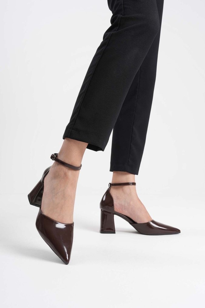 Kahverengi Tokalı İnce Topuklu Kadın Ayakkabı - Görsel 4