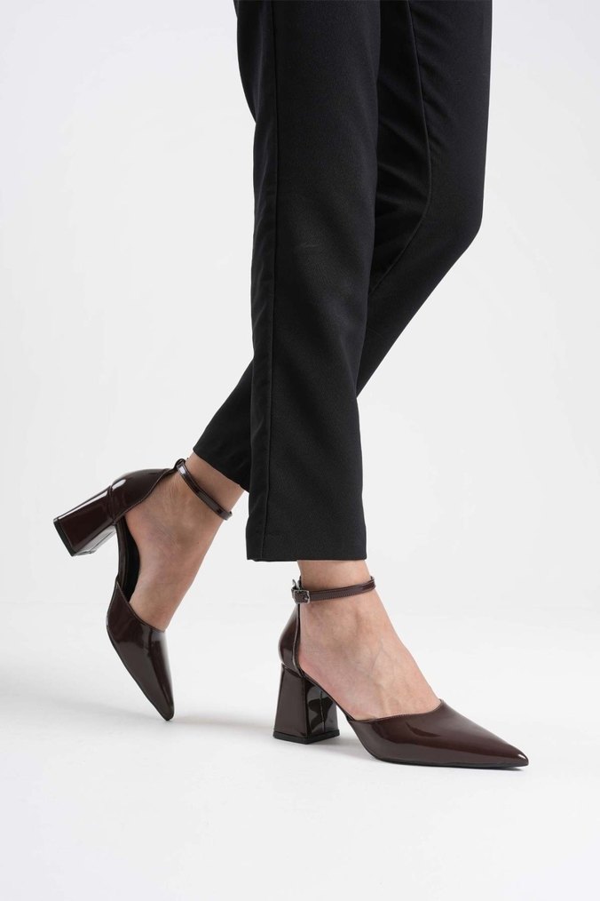 Kahverengi Tokalı İnce Topuklu Kadın Ayakkabı - Görsel 3