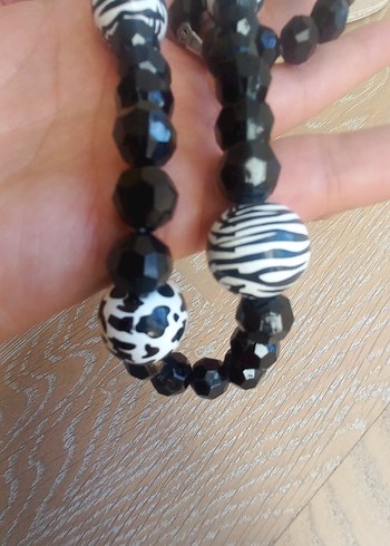 Accessorize Zebra Desenli Boncuklu Siyah kolye