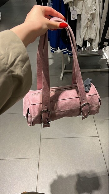Pembe çanta