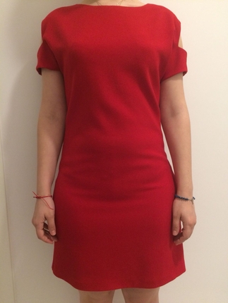 kırmızı minik elbisem
