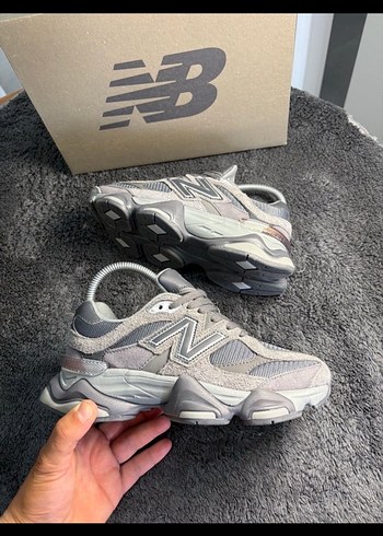 New Balance Gri Sneaker Sehir Stiline Modern Dokunus