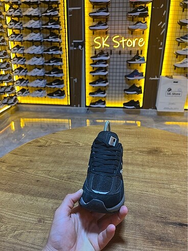 42 Beden siyah Renk New balance 990 ithal kalite ürün