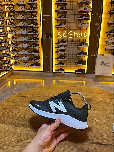 New Balance New Balance yeni sezon spor ayakkabı ithal ürün