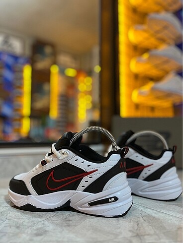 Nike monarch