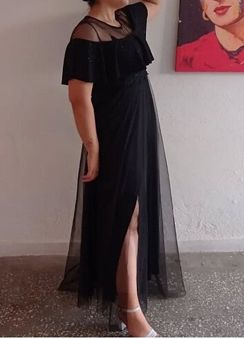 Üzeri simli altı tül siyah abiye