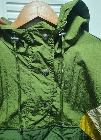 m Beden Bershka yagmurluk