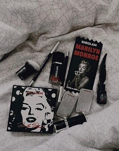 Diğer Sheglam MARILYN MONROE makyaj seti