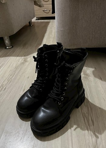 36 Beden Siyah İçi Kürklü Kadın Bot