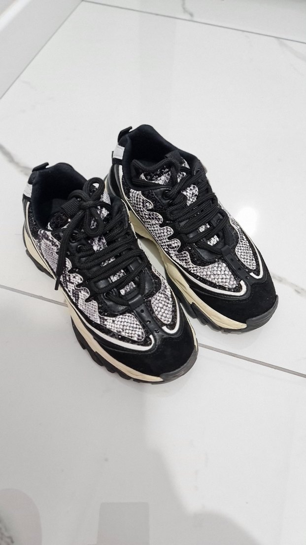 Kadın Siyah Yılan Desenli Bağcıklı Spor Ayakkabı - Görsel 2