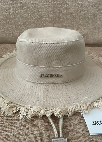 Jacquemus JACQUEMUS BEJ FÖTR ŞAPKA